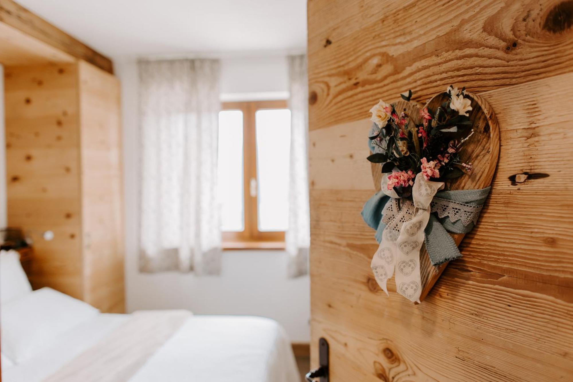 Fra Rose E Mughi Bed & Breakfast Domegge di Cadore Ngoại thất bức ảnh