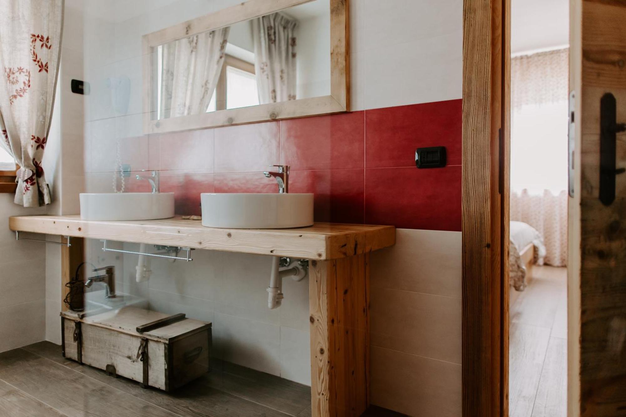 Fra Rose E Mughi Bed & Breakfast Domegge di Cadore Ngoại thất bức ảnh