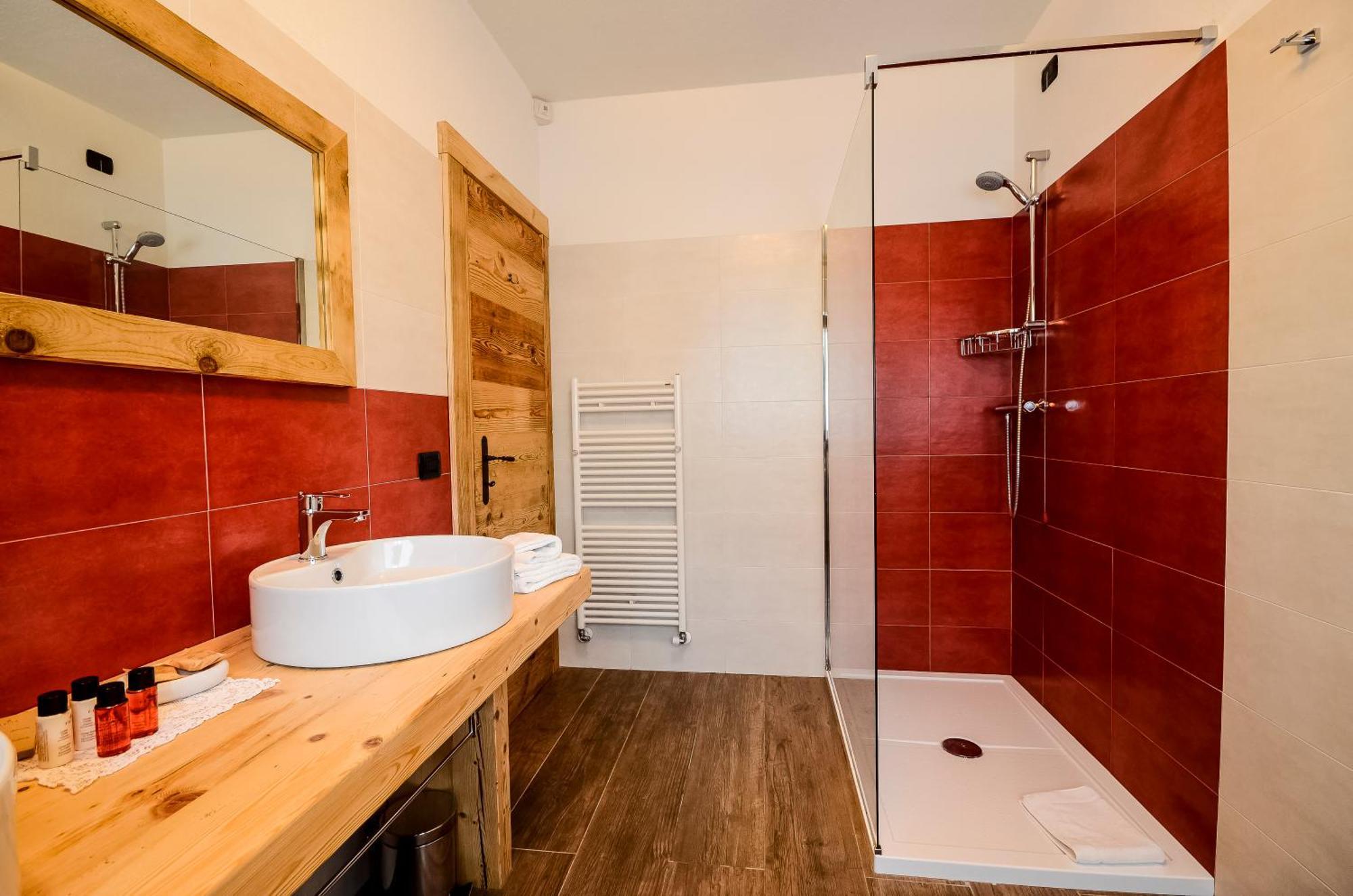Fra Rose E Mughi Bed & Breakfast Domegge di Cadore Ngoại thất bức ảnh