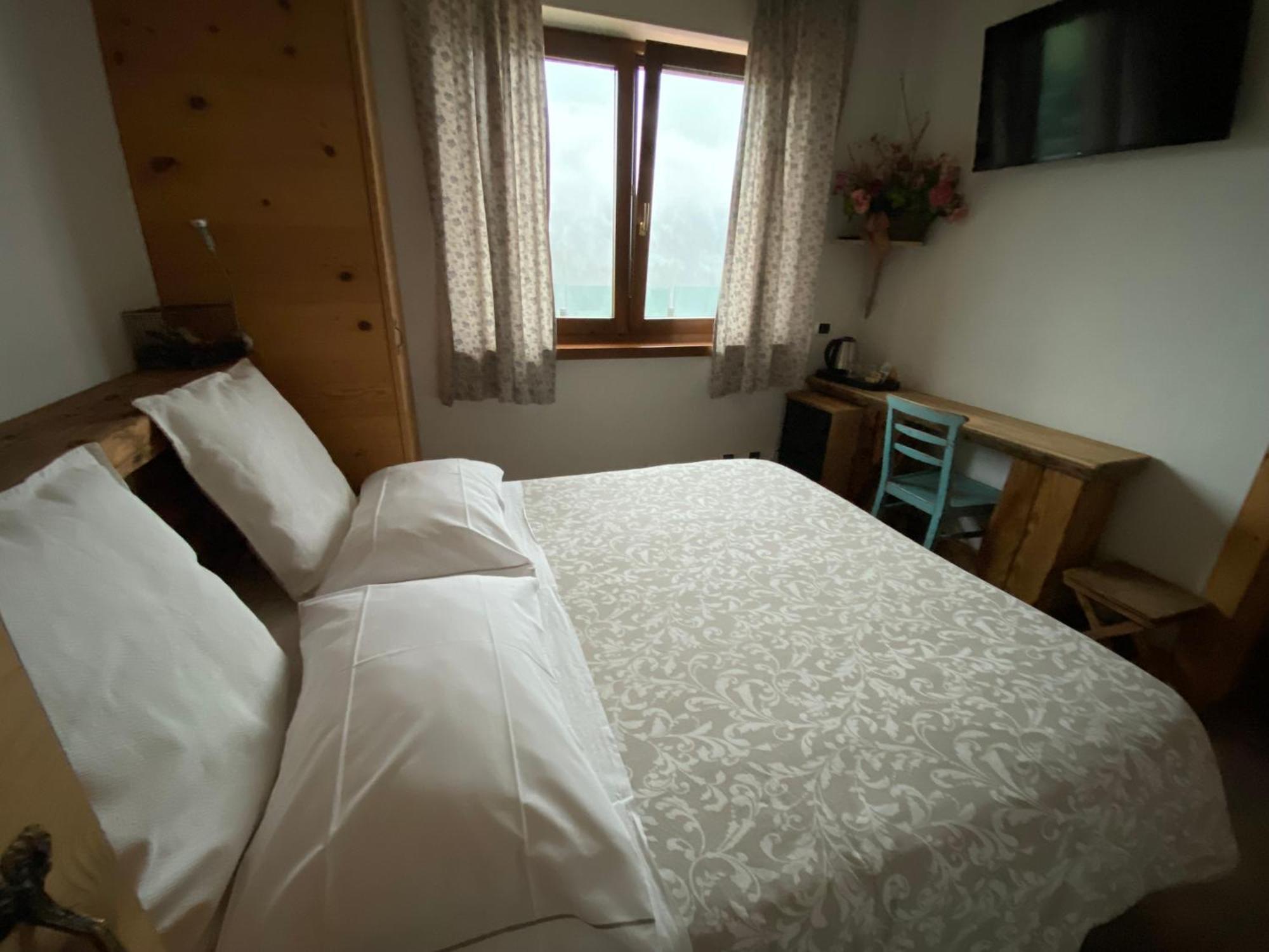 Fra Rose E Mughi Bed & Breakfast Domegge di Cadore Ngoại thất bức ảnh