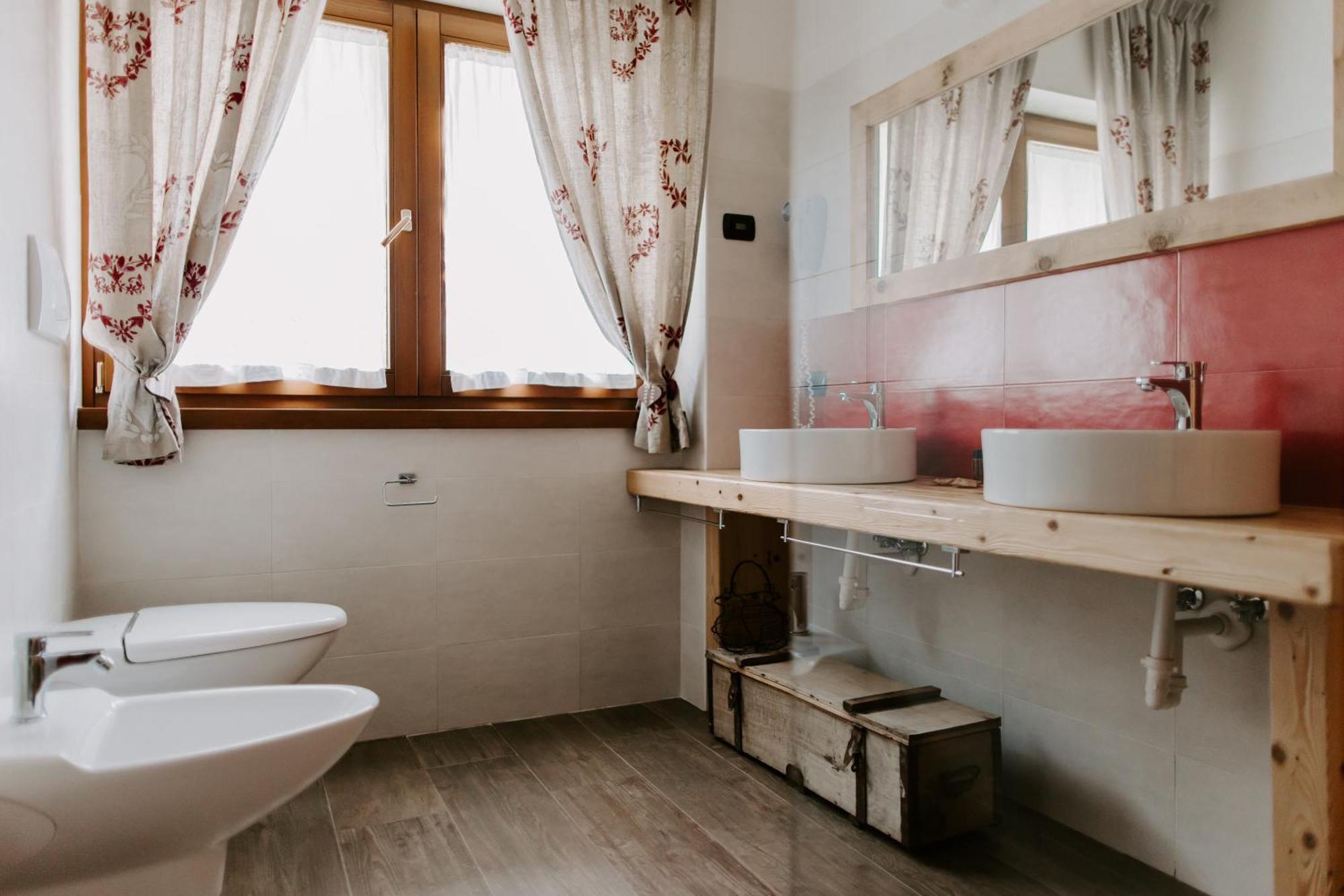 Fra Rose E Mughi Bed & Breakfast Domegge di Cadore Ngoại thất bức ảnh